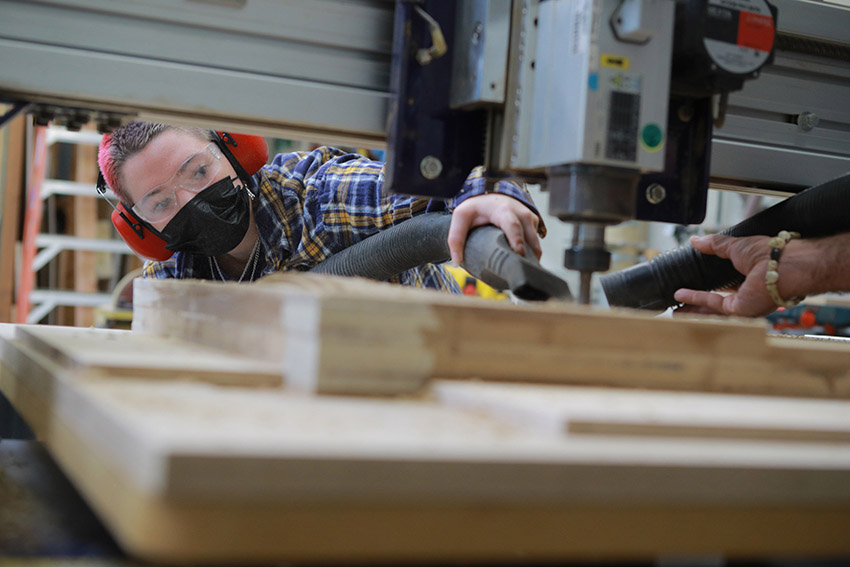 A UToledo art student working on a 3D project